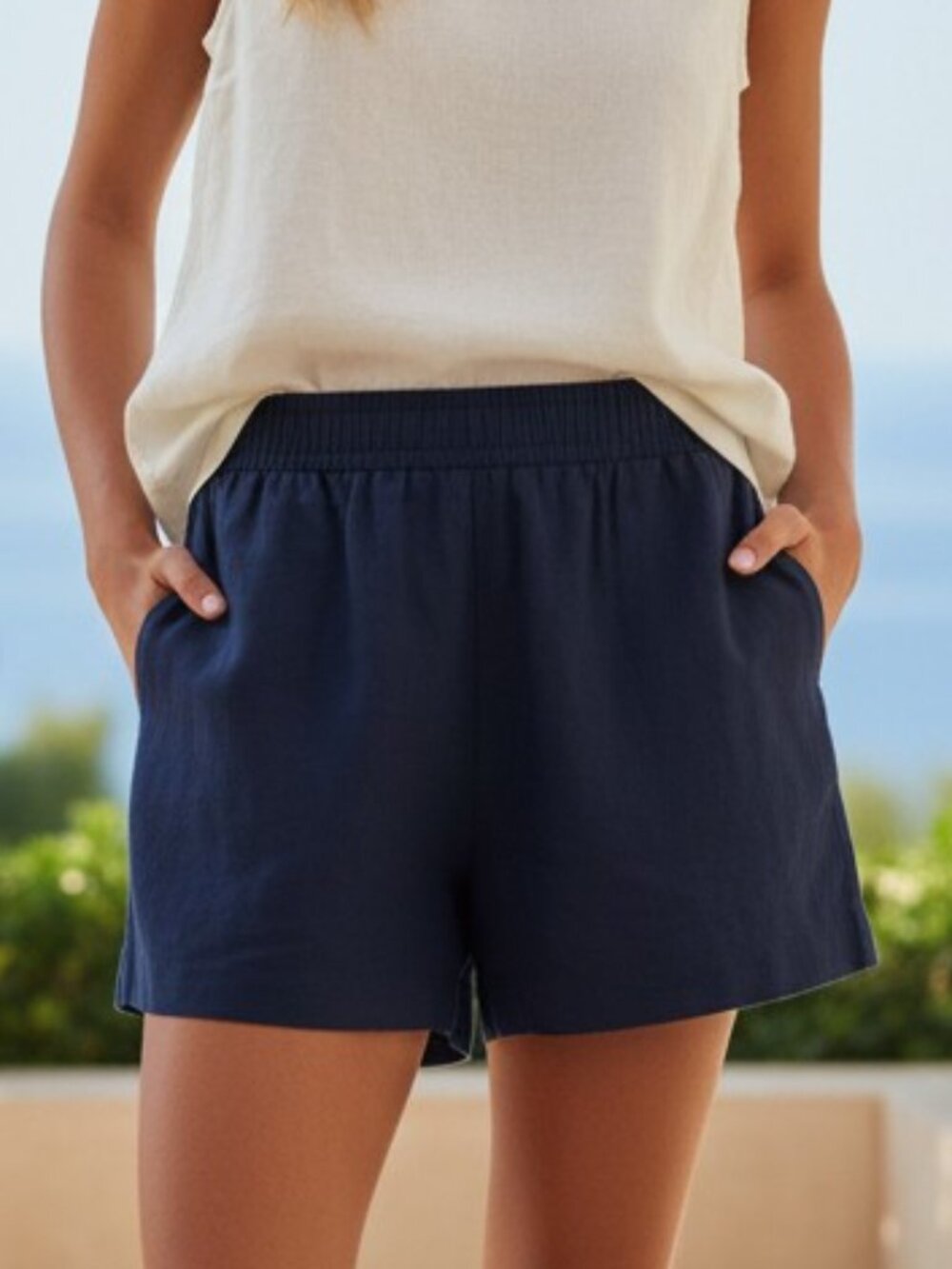 Tuckernuck x India Hicks Eleuthera Linen Shorts Navy L NWT Resort